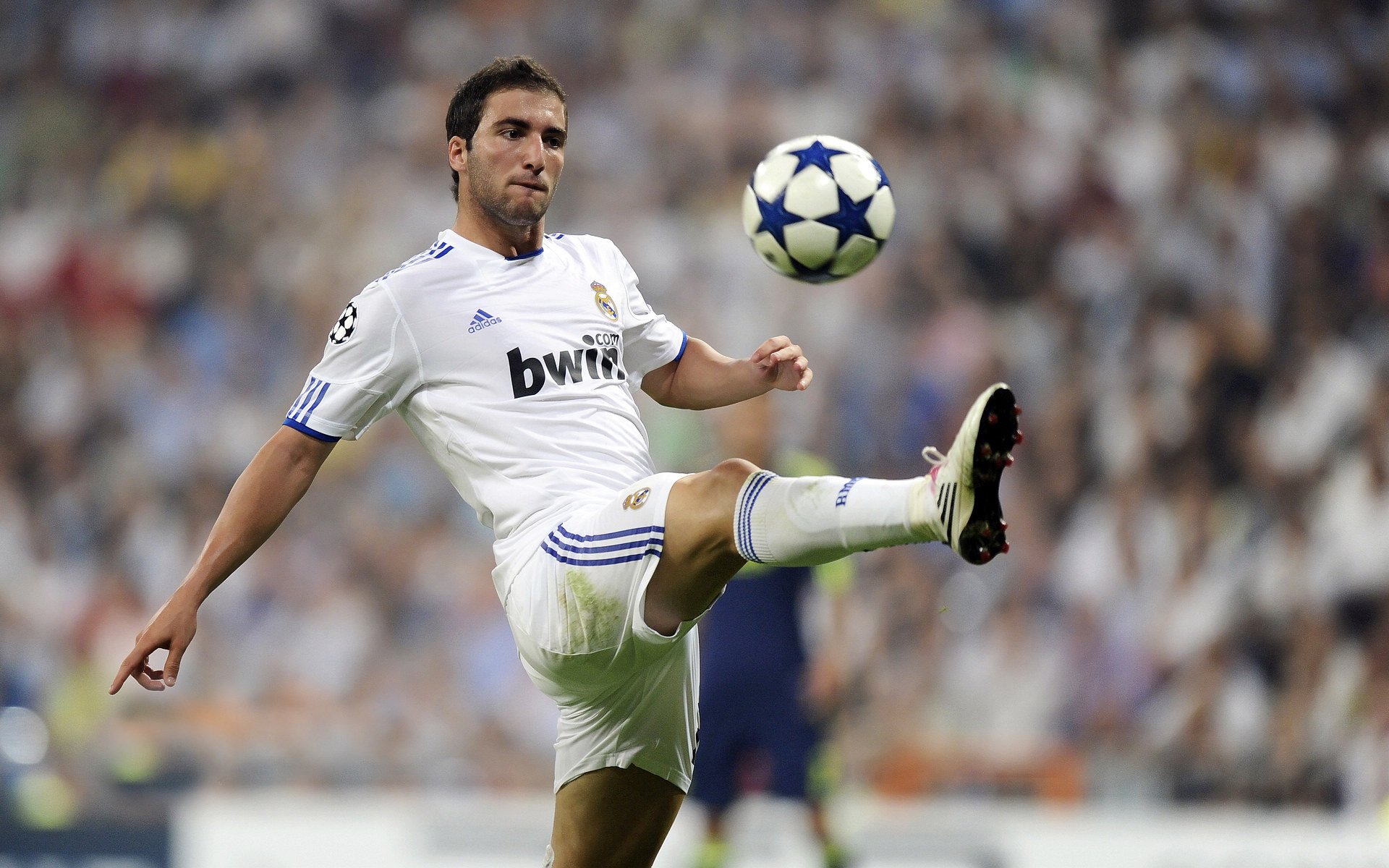 巴伦西亚客场战平巴伦西亚，遭遇平局，巴伦西亚引援