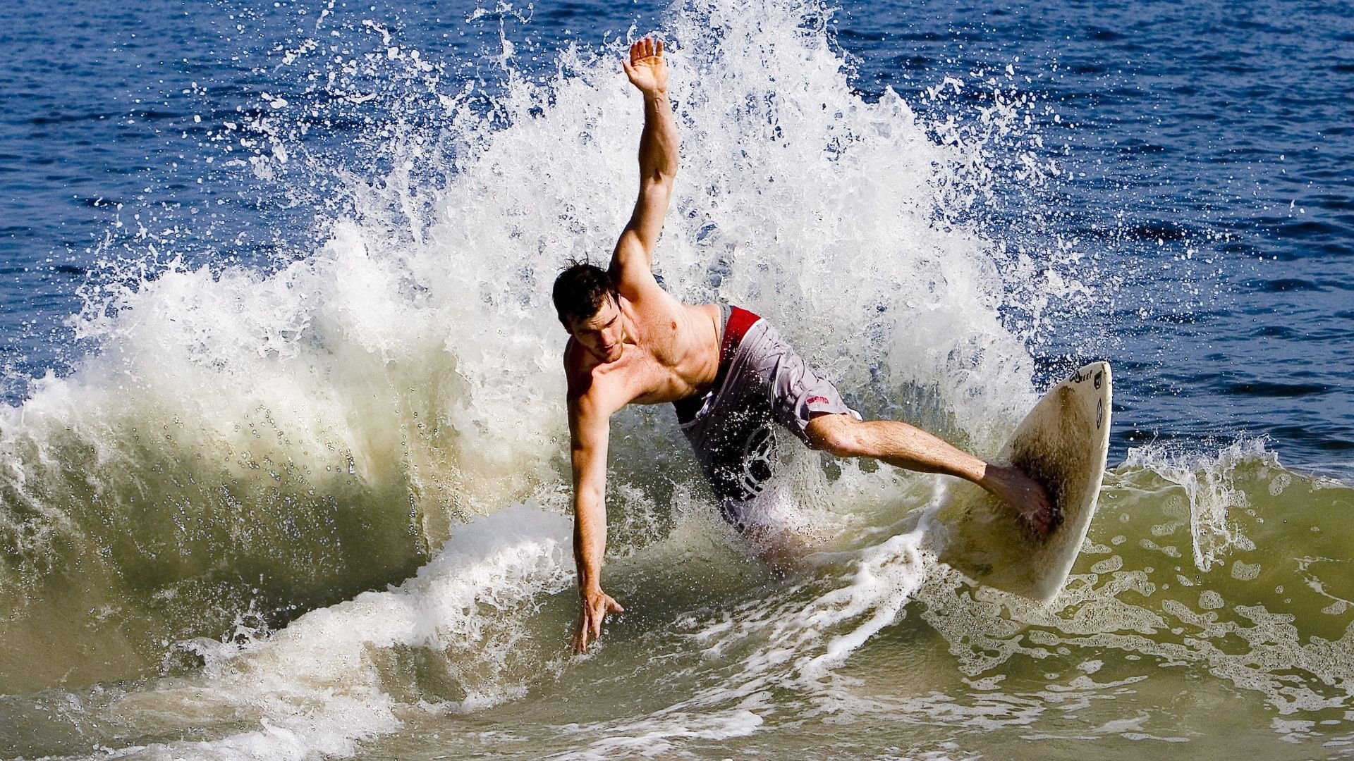 德甲战况激烈，比分2-2，比赛亮点：场上双方抢断成功率都超过70%，德甲比分竞猜攻略